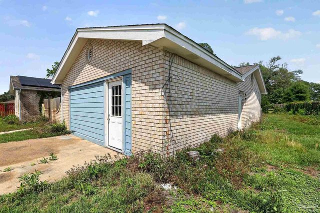 420 Chanterelle Dr, Pensacola, FL 32506