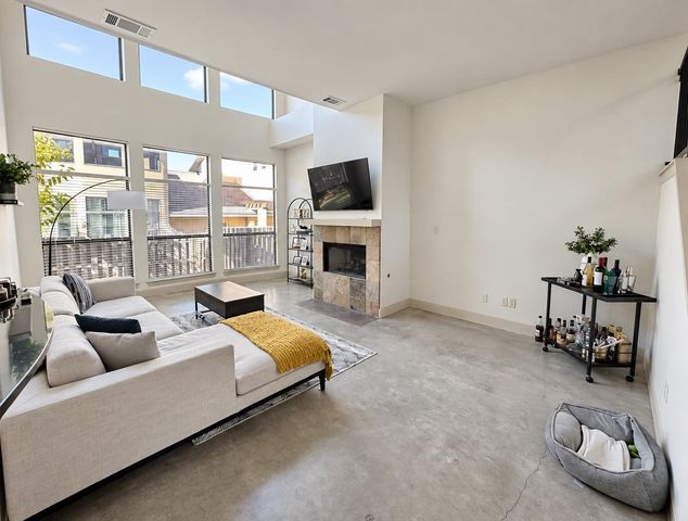 2316 Thornton RD B, Austin, TX 78704