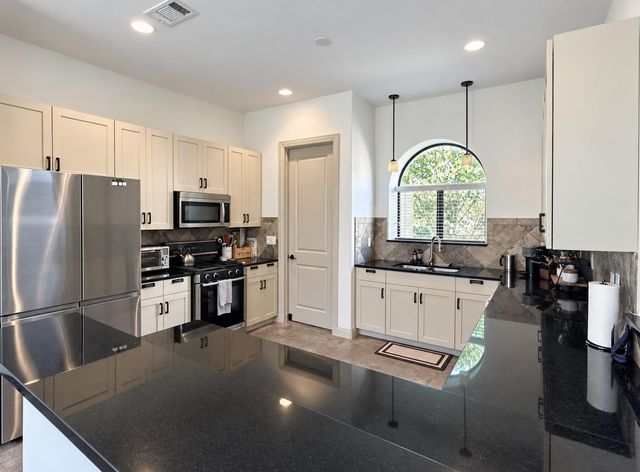 2316 Thornton RD B, Austin, TX 78704