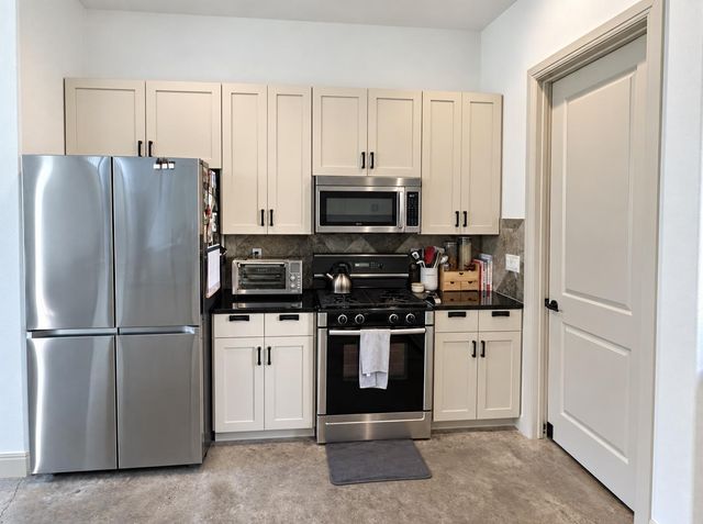 2316 Thornton RD B, Austin, TX 78704