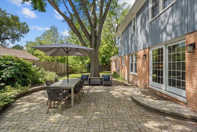 2705 Cherry Lane, Northbrook, IL 60062