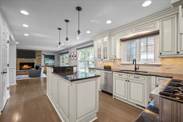 2705 Cherry Lane, Northbrook, IL 60062