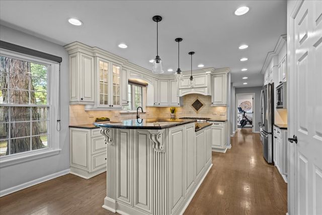 2705 Cherry Lane, Northbrook, IL 60062