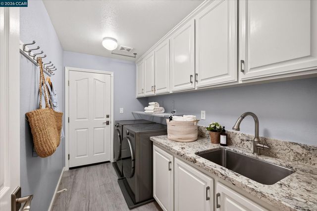 81 Monza Ct, Danville, CA 94526