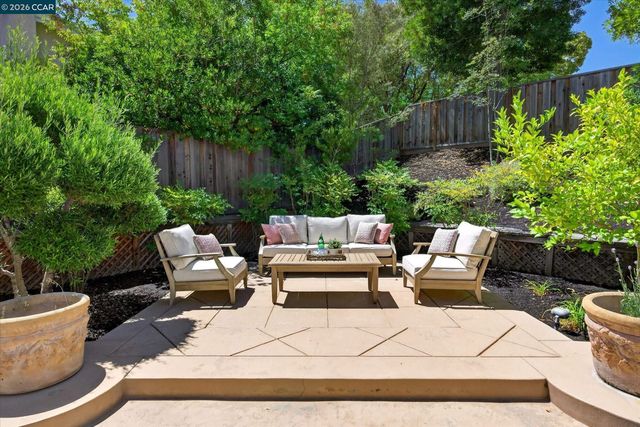 81 Monza Ct, Danville, CA 94526