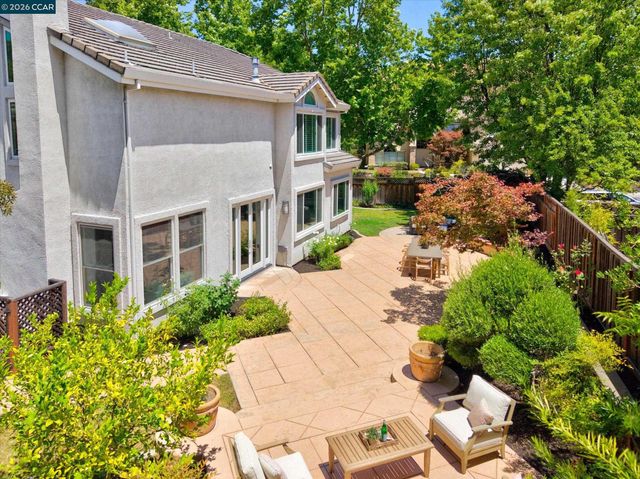 81 Monza Ct, Danville, CA 94526