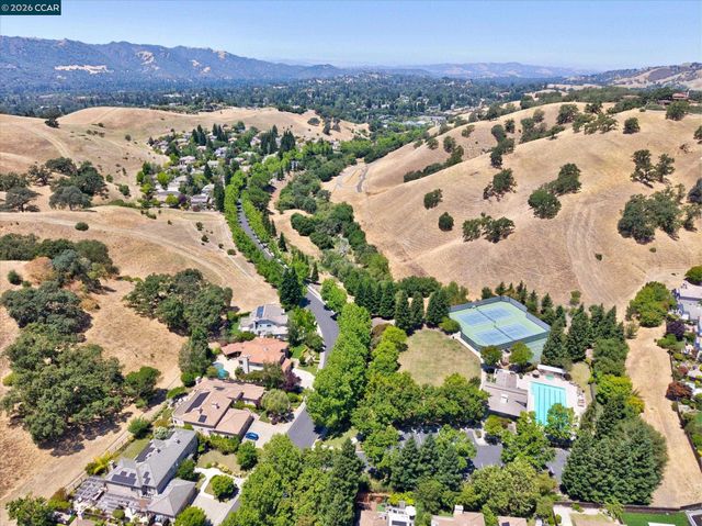 81 Monza Ct, Danville, CA 94526