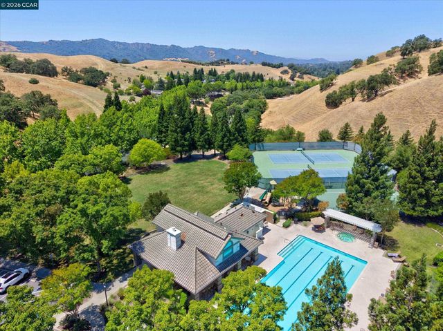 81 Monza Ct, Danville, CA 94526