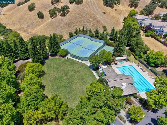 81 Monza Ct, Danville, CA 94526