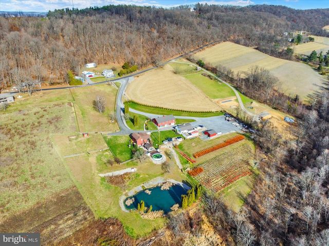 552 MOUNTAIN RD, Dalmatia, PA 17017