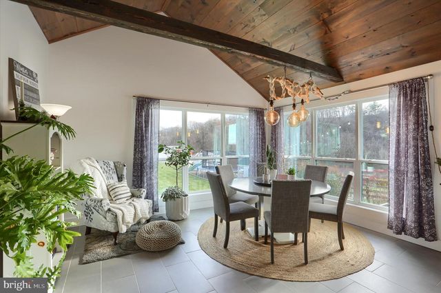 552 MOUNTAIN RD, Dalmatia, PA 17017