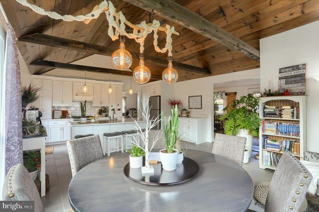 552 MOUNTAIN RD, Dalmatia, PA 17017