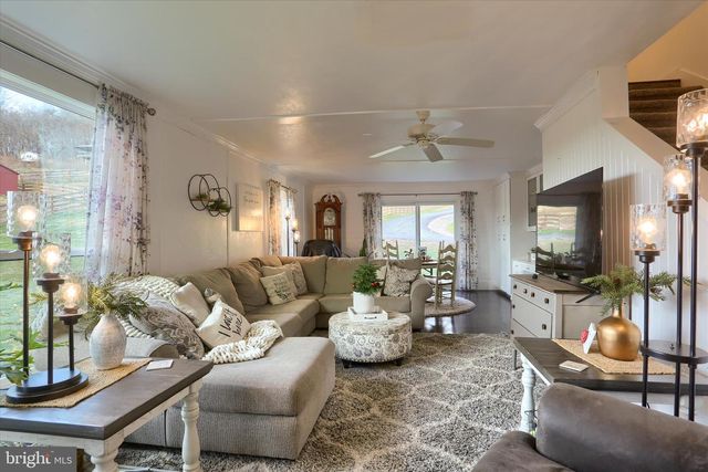 552 MOUNTAIN RD, Dalmatia, PA 17017