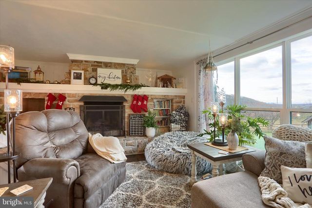 552 MOUNTAIN RD, Dalmatia, PA 17017