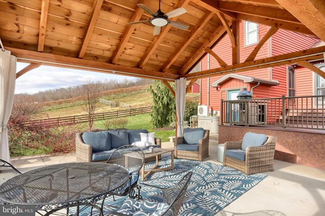 552 MOUNTAIN RD, Dalmatia, PA 17017