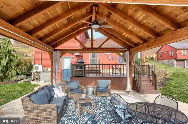 552 MOUNTAIN RD, Dalmatia, PA 17017