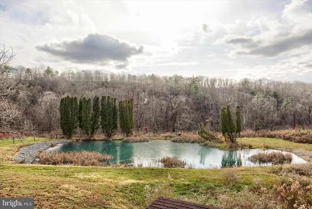 552 MOUNTAIN RD, Dalmatia, PA 17017