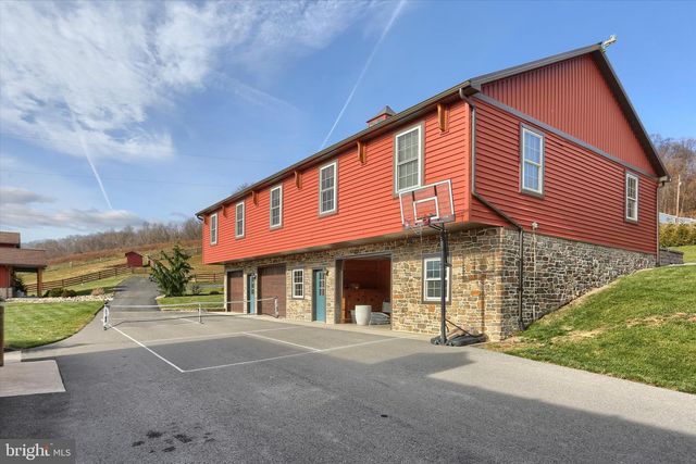 552 MOUNTAIN RD, Dalmatia, PA 17017