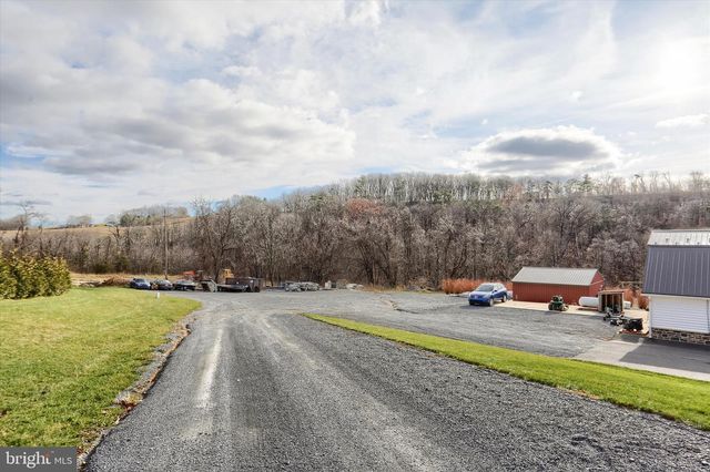 552 MOUNTAIN RD, Dalmatia, PA 17017