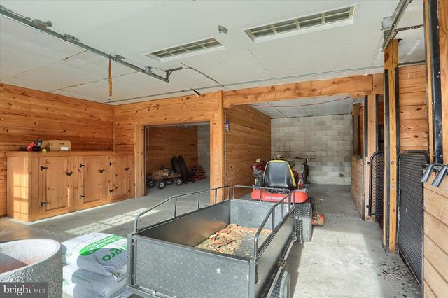 552 MOUNTAIN RD, Dalmatia, PA 17017