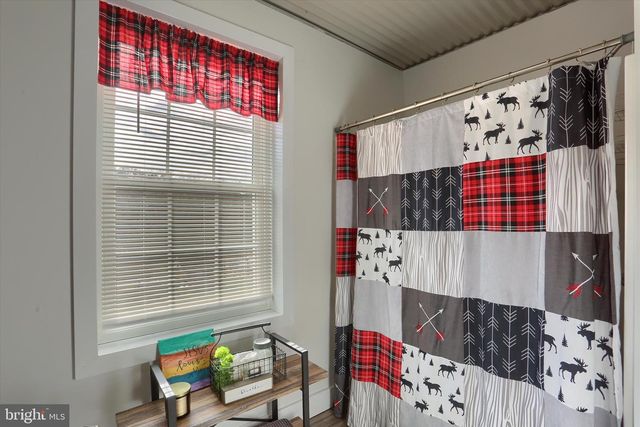 552 MOUNTAIN RD, Dalmatia, PA 17017