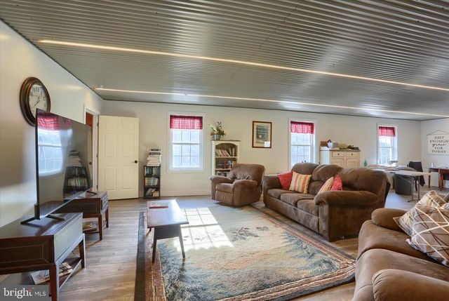 552 MOUNTAIN RD, Dalmatia, PA 17017