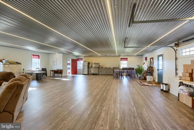 552 MOUNTAIN RD, Dalmatia, PA 17017