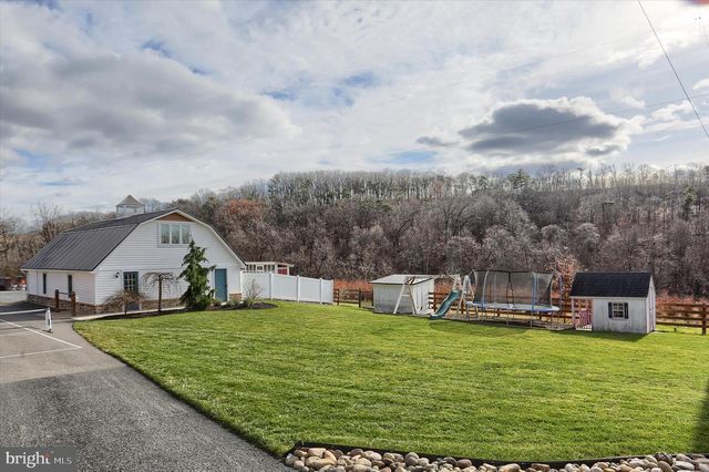 552 MOUNTAIN RD, Dalmatia, PA 17017