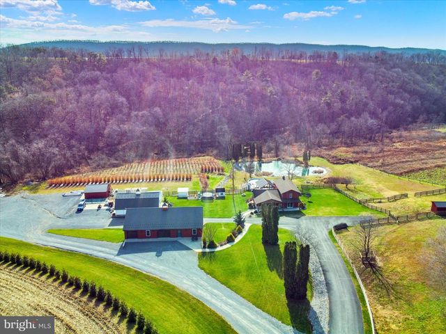 552 MOUNTAIN RD, Dalmatia, PA 17017