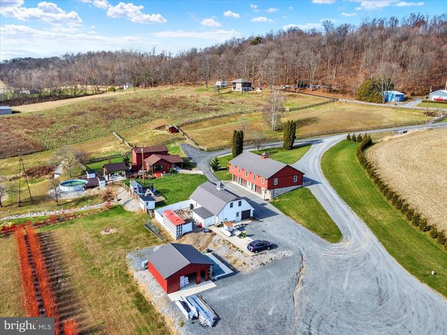 552 MOUNTAIN RD, Dalmatia, PA 17017