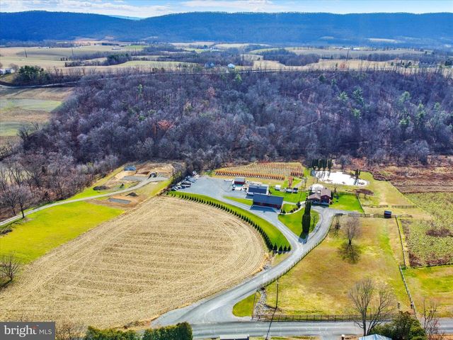 552 MOUNTAIN RD, Dalmatia, PA 17017