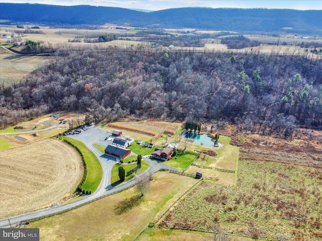 552 MOUNTAIN RD, Dalmatia, PA 17017