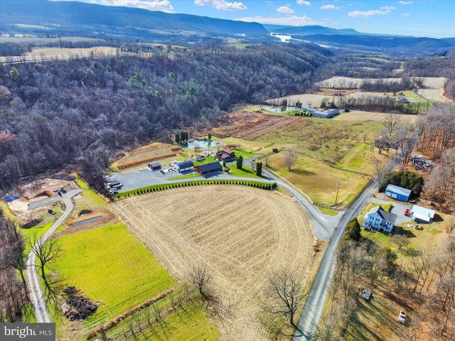 552 MOUNTAIN RD, Dalmatia, PA 17017