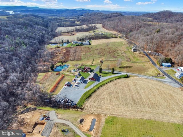 552 MOUNTAIN RD, Dalmatia, PA 17017