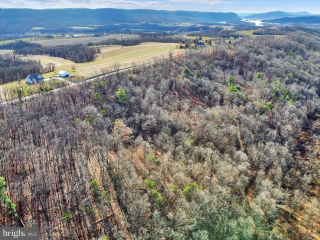 552 MOUNTAIN RD, Dalmatia, PA 17017