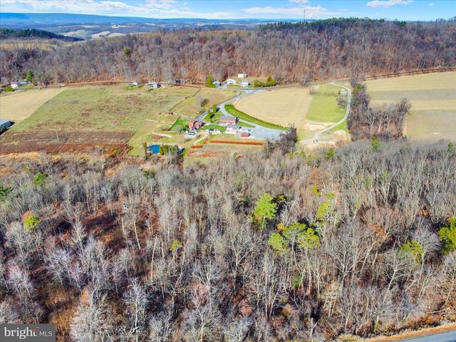 552 MOUNTAIN RD, Dalmatia, PA 17017