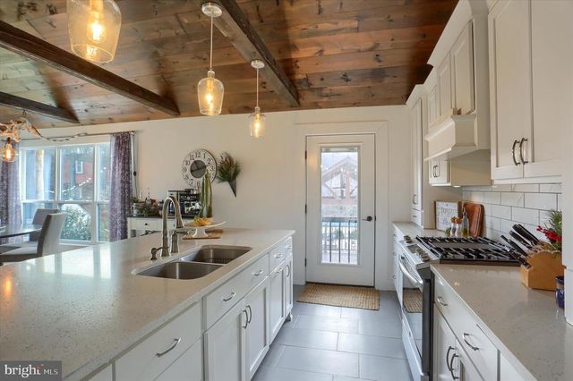 552 MOUNTAIN RD, Dalmatia, PA 17017