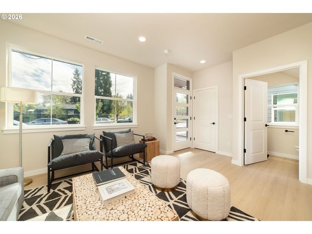 2561 Se 58TH Ave, Portland, OR 97206