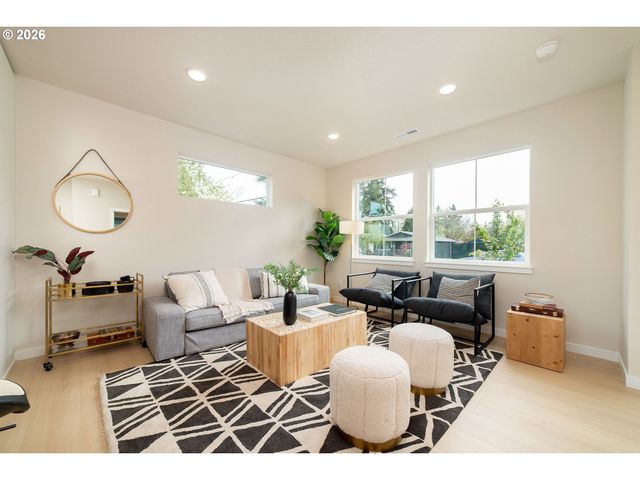 2561 Se 58TH Ave, Portland, OR 97206