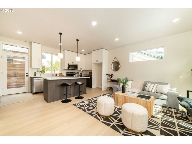 2561 Se 58TH Ave, Portland, OR 97206