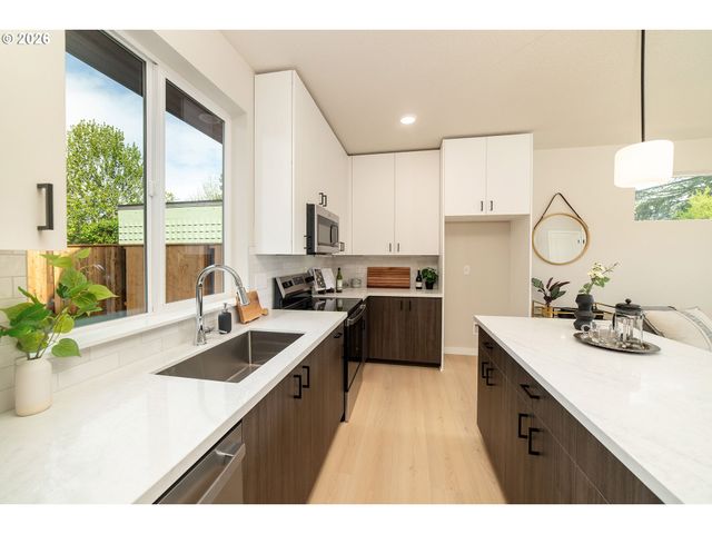 2561 Se 58TH Ave, Portland, OR 97206