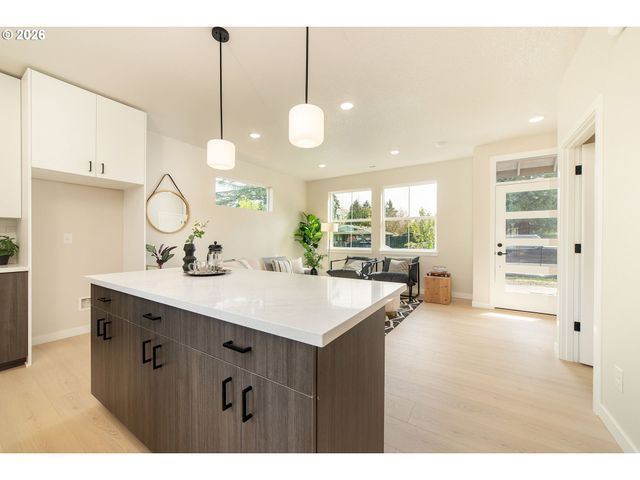 2561 Se 58TH Ave, Portland, OR 97206