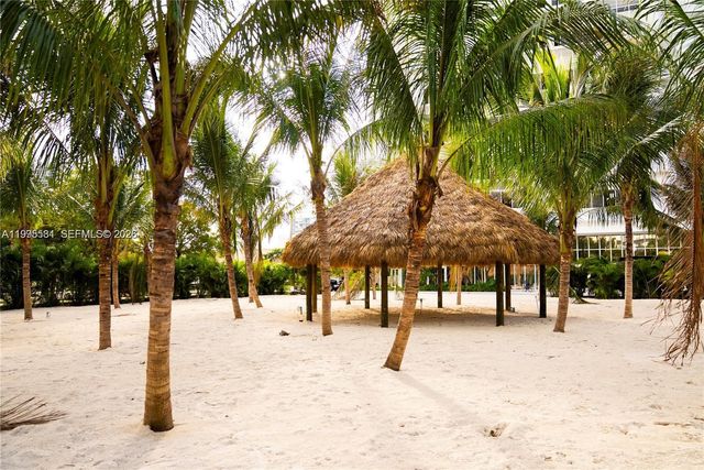 275 SW 6th St 502, Miami, FL 33130