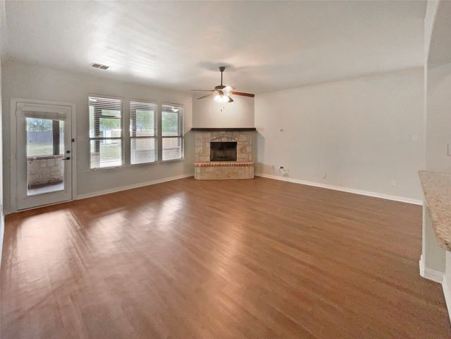 1005 Lake Hollow Drive, Little Elm, TX 75068