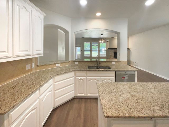 1005 Lake Hollow Drive, Little Elm, TX 75068