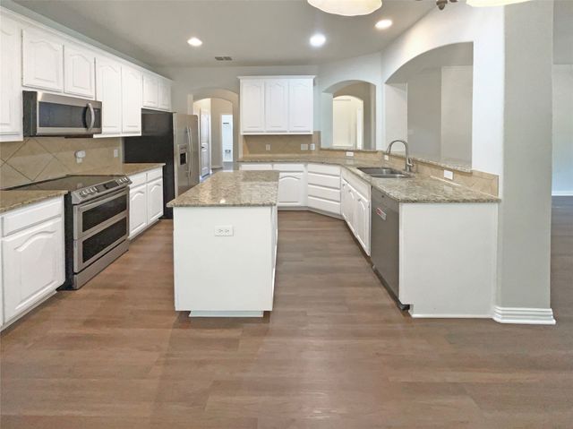 1005 Lake Hollow Drive, Little Elm, TX 75068