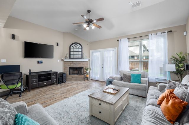 8756 Golden Sunset Trail, Fort Worth, TX 76244