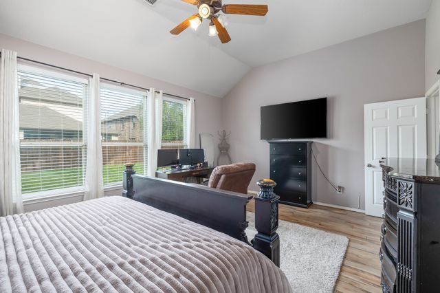 8756 Golden Sunset Trail, Fort Worth, TX 76244
