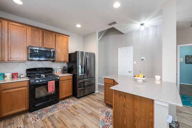 8756 Golden Sunset Trail, Fort Worth, TX 76244