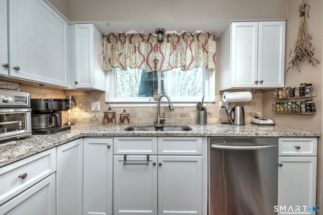 51 Staffordshire Common Drive 51, Wallingford, CT 06492